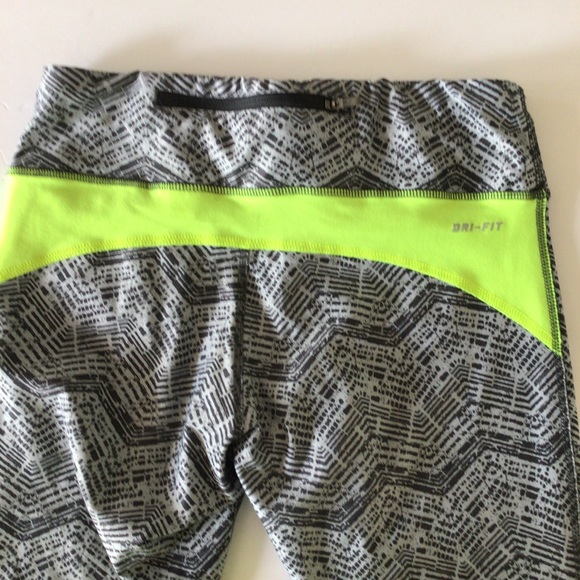 NIKE DRI FIT NEON YELLOW CAPRI LEGGINGS SMALL - Picture 3 of 14